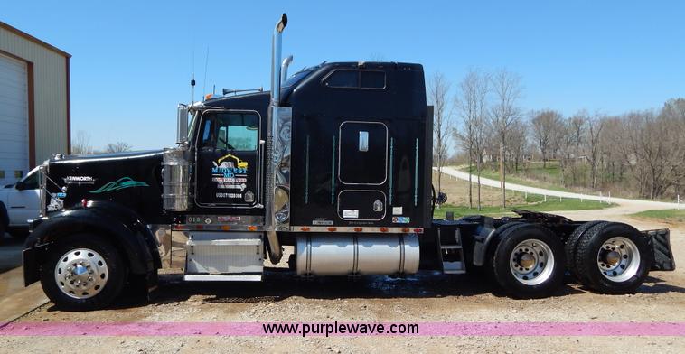 image for item H3459 1999 Kenworth W900 semi truck