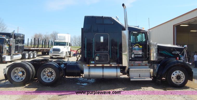 image for item H3459 1999 Kenworth W900 semi truck