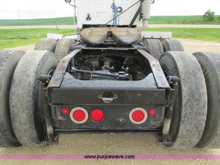 image for item I4162 2005 Mack CXN613 semi truck