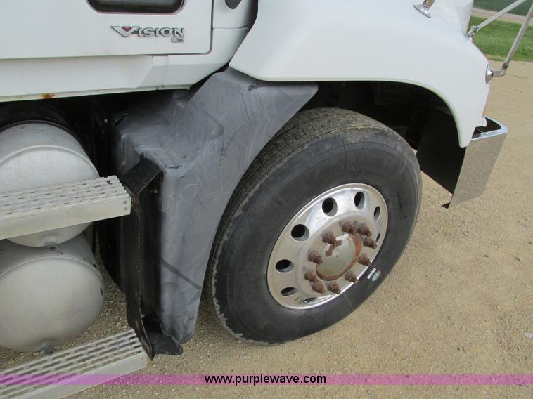 image for item I4162 2005 Mack CXN613 semi truck