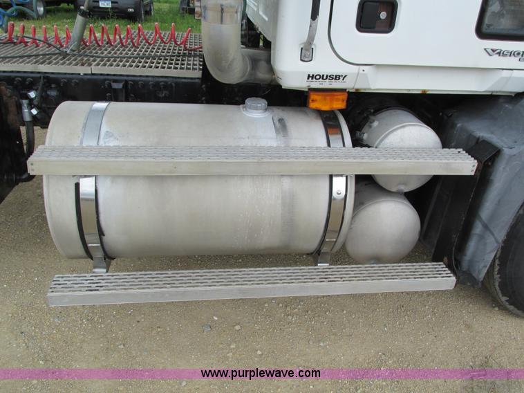 image for item I4162 2005 Mack CXN613 semi truck