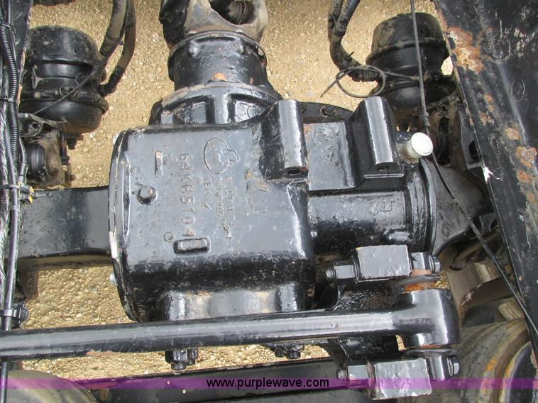 image for item I4162 2005 Mack CXN613 semi truck