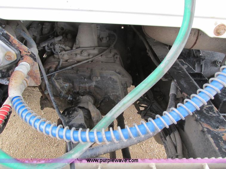 image for item I4162 2005 Mack CXN613 semi truck