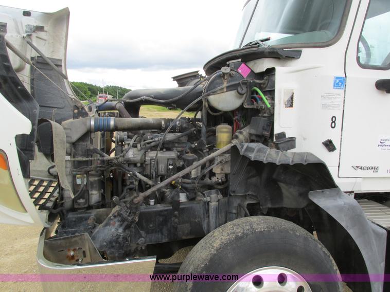 image for item I4162 2005 Mack CXN613 semi truck