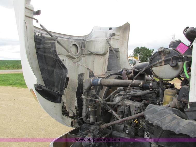 image for item I4162 2005 Mack CXN613 semi truck