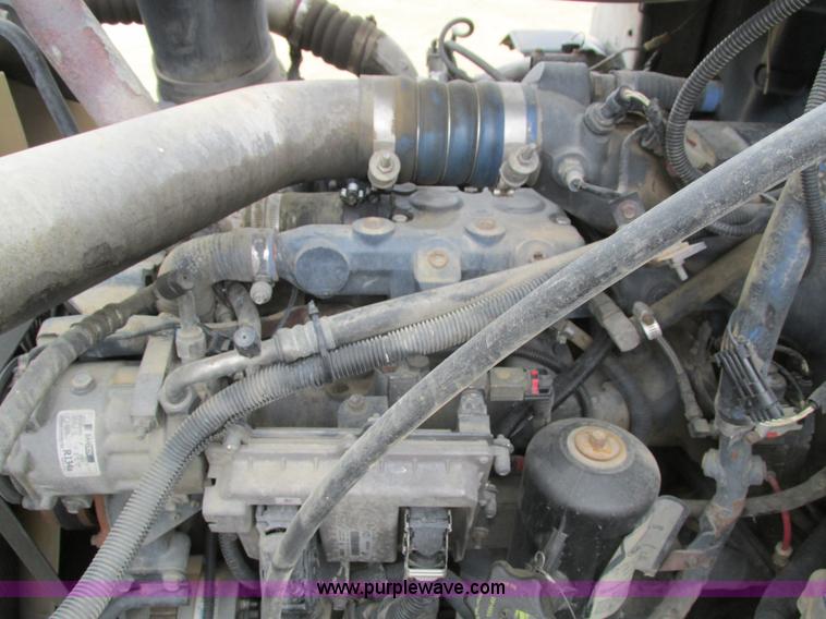 image for item I4162 2005 Mack CXN613 semi truck