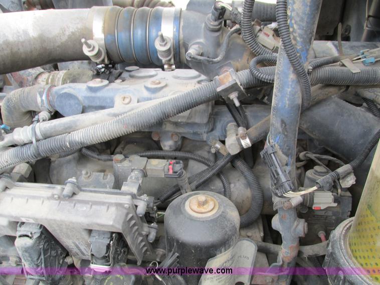 image for item I4162 2005 Mack CXN613 semi truck