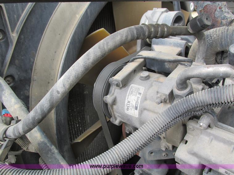 image for item I4162 2005 Mack CXN613 semi truck