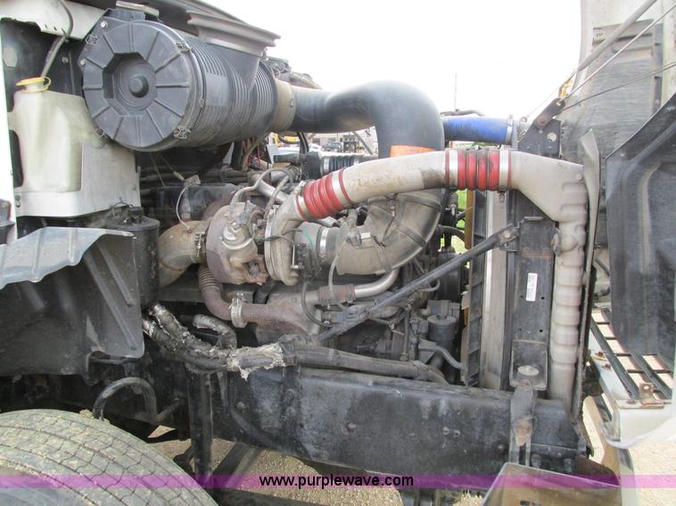 image for item I4162 2005 Mack CXN613 semi truck