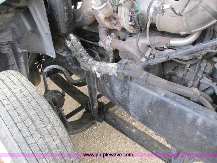 image for item I4162 2005 Mack CXN613 semi truck