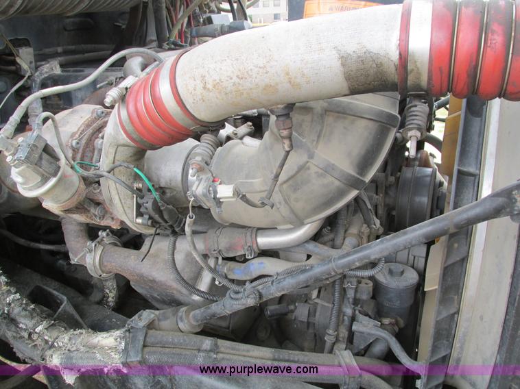 image for item I4162 2005 Mack CXN613 semi truck