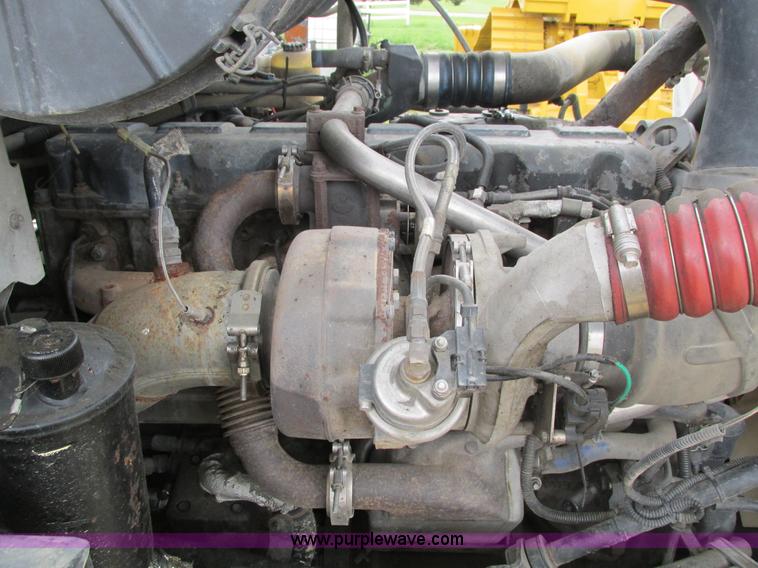 image for item I4162 2005 Mack CXN613 semi truck