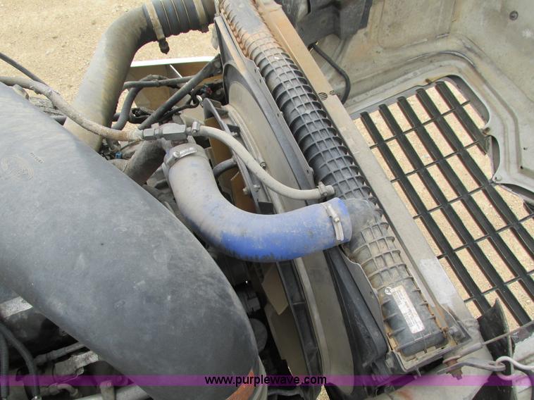 image for item I4162 2005 Mack CXN613 semi truck