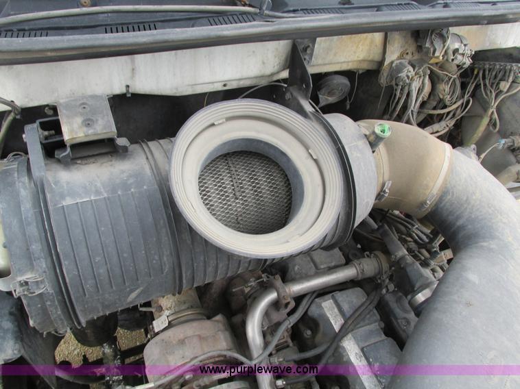 image for item I4162 2005 Mack CXN613 semi truck