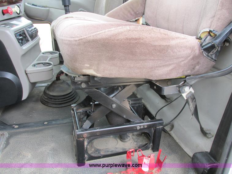 image for item I4162 2005 Mack CXN613 semi truck