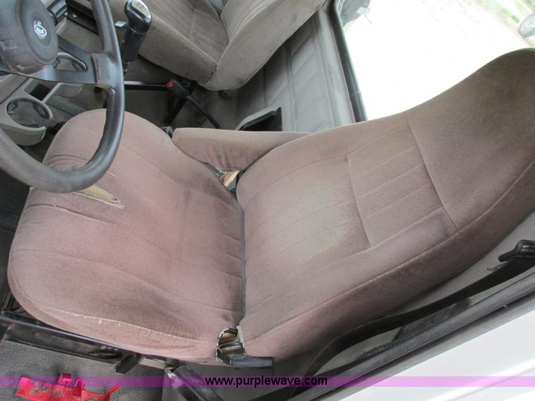 image for item I4162 2005 Mack CXN613 semi truck