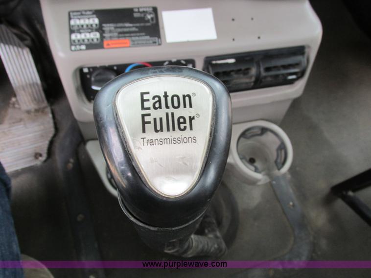 image for item I4162 2005 Mack CXN613 semi truck