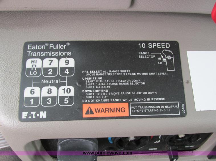 image for item I4162 2005 Mack CXN613 semi truck