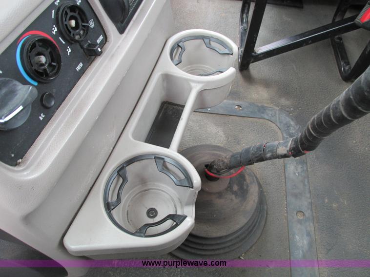 image for item I4162 2005 Mack CXN613 semi truck