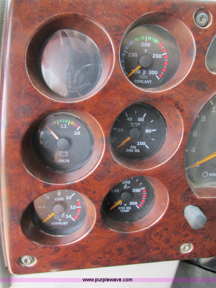 image for item I4162 2005 Mack CXN613 semi truck