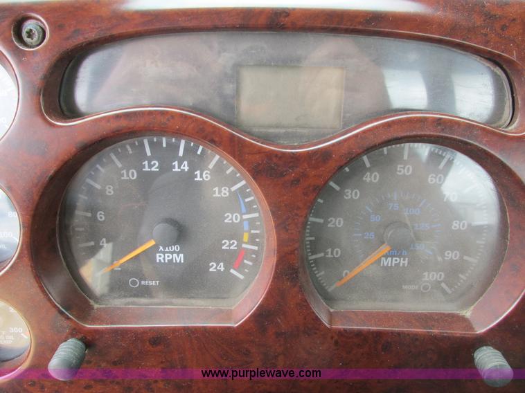 image for item I4162 2005 Mack CXN613 semi truck