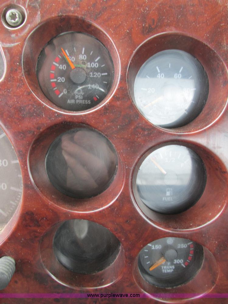 image for item I4162 2005 Mack CXN613 semi truck