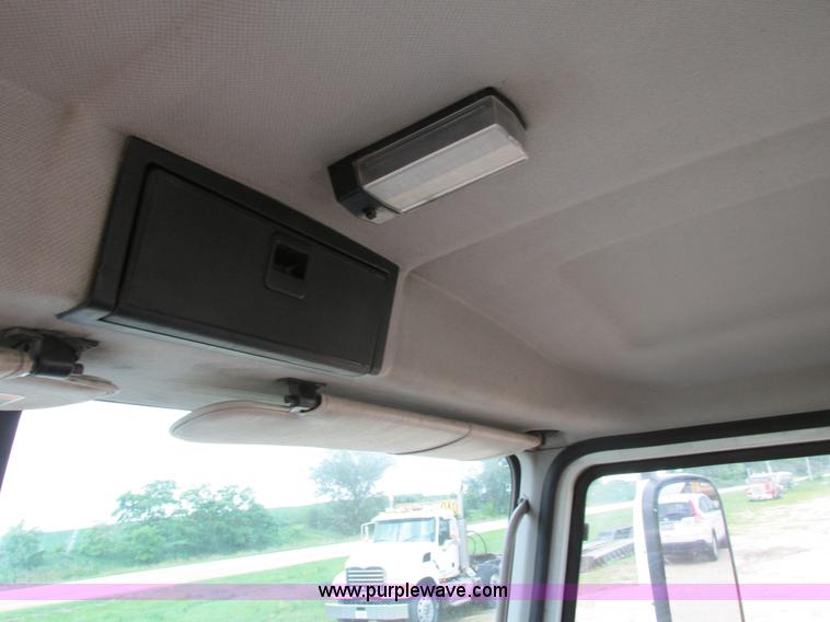 image for item I4162 2005 Mack CXN613 semi truck