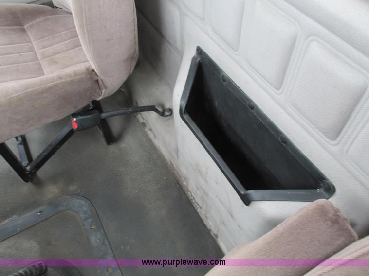 image for item I4162 2005 Mack CXN613 semi truck