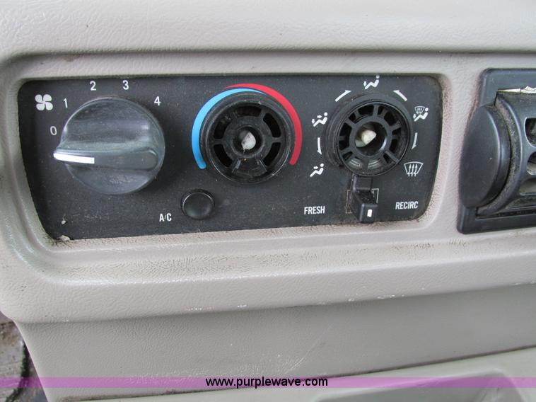 image for item I4162 2005 Mack CXN613 semi truck