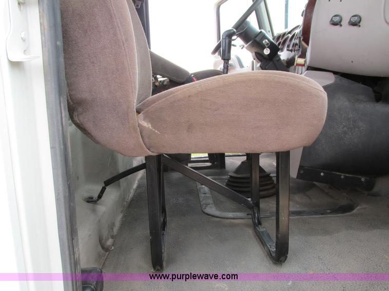 image for item I4162 2005 Mack CXN613 semi truck