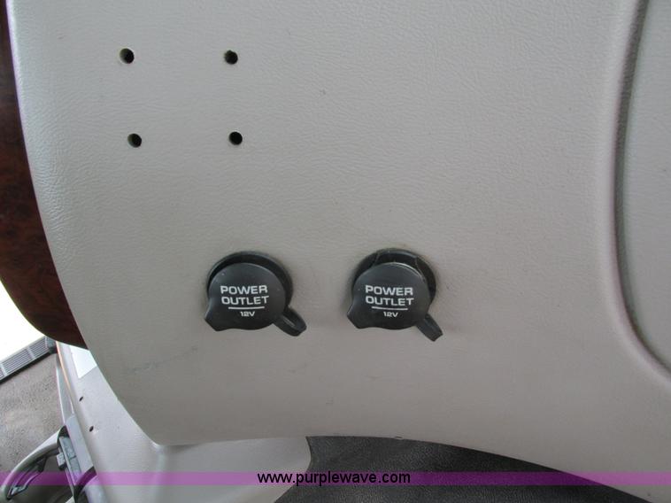 image for item I4162 2005 Mack CXN613 semi truck