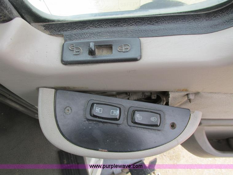 image for item I4162 2005 Mack CXN613 semi truck