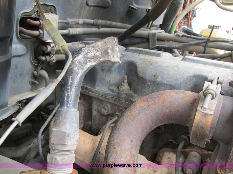 image for item I4162 2005 Mack CXN613 semi truck