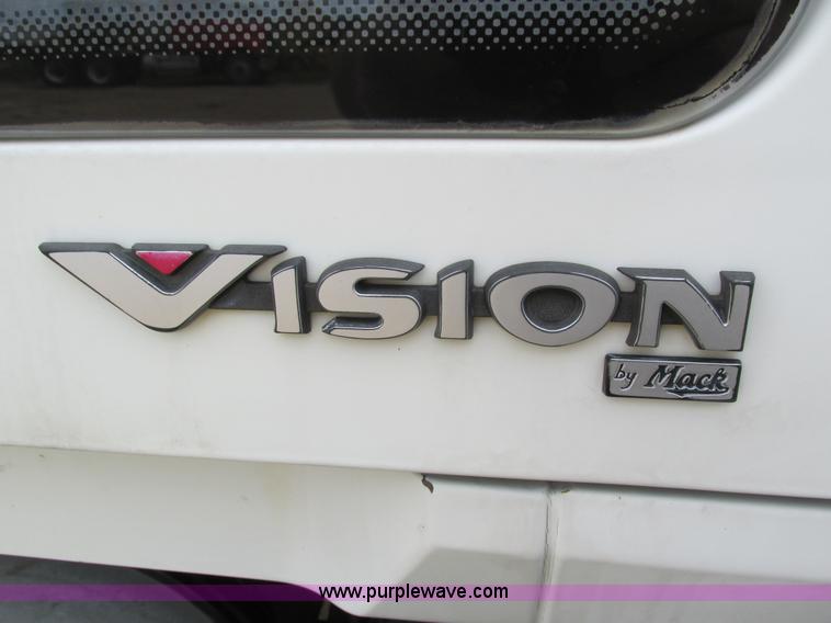 image for item I4162 2005 Mack CXN613 semi truck