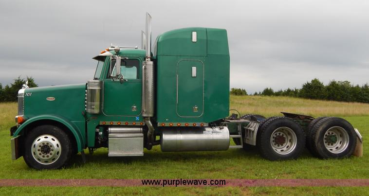 image for item I4690 1999 Peterbilt 378 semi truck