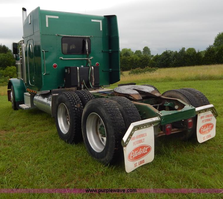 image for item I4690 1999 Peterbilt 378 semi truck