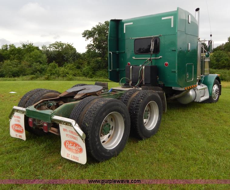 image for item I4690 1999 Peterbilt 378 semi truck