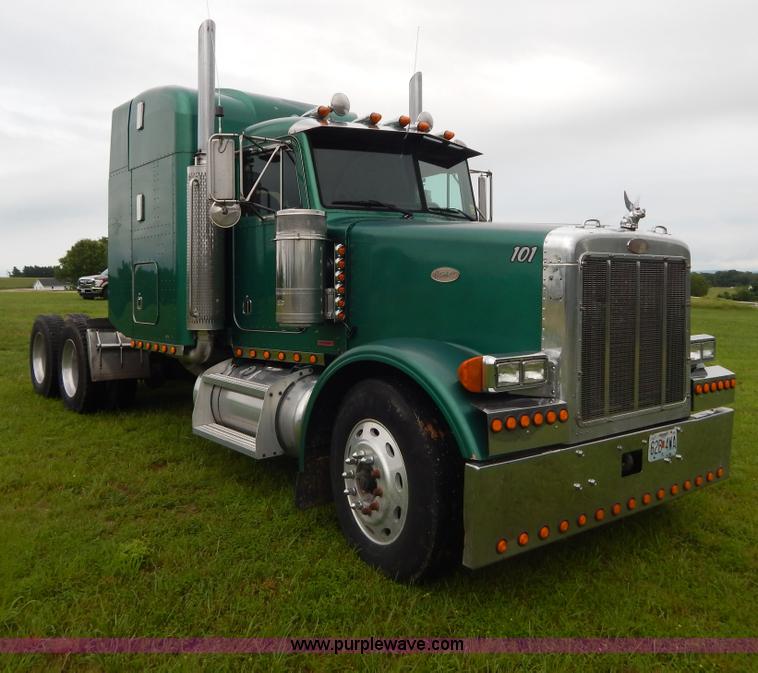 image for item I4690 1999 Peterbilt 378 semi truck