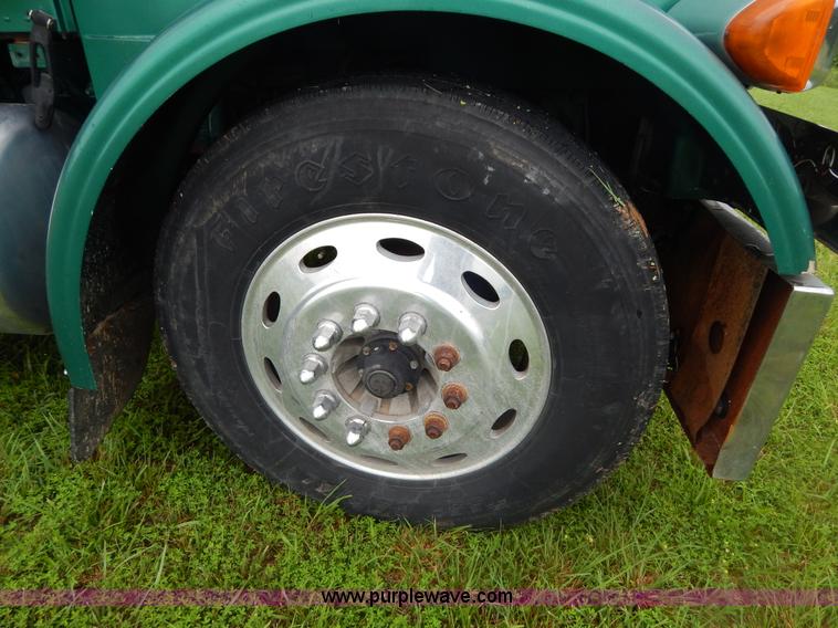 image for item I4690 1999 Peterbilt 378 semi truck