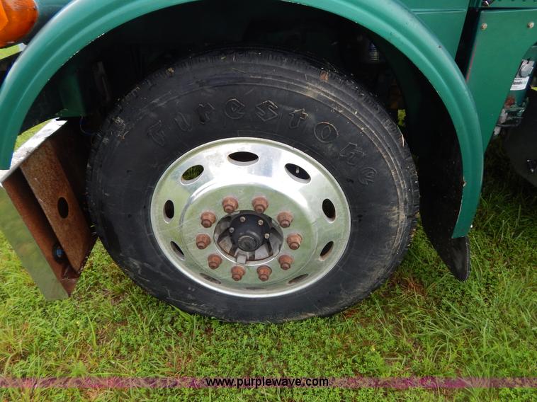 image for item I4690 1999 Peterbilt 378 semi truck