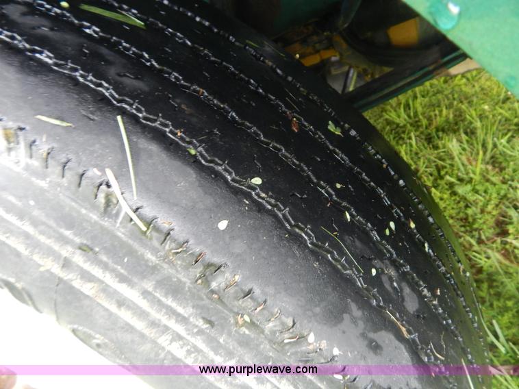 image for item I4690 1999 Peterbilt 378 semi truck