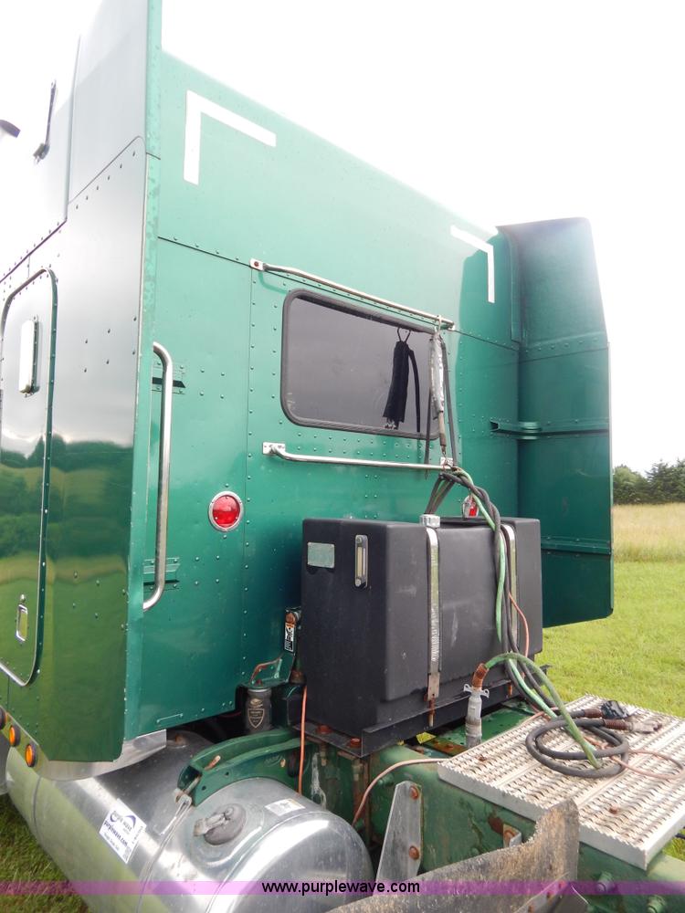 image for item I4690 1999 Peterbilt 378 semi truck
