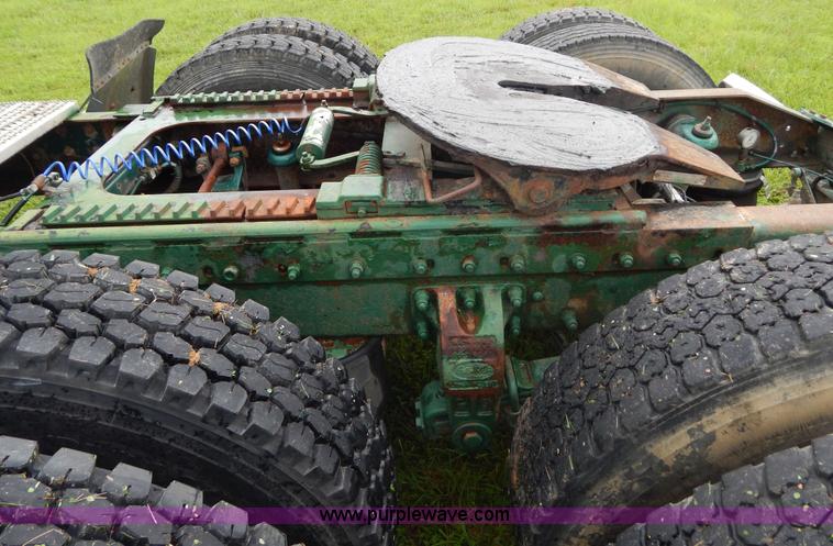 image for item I4690 1999 Peterbilt 378 semi truck