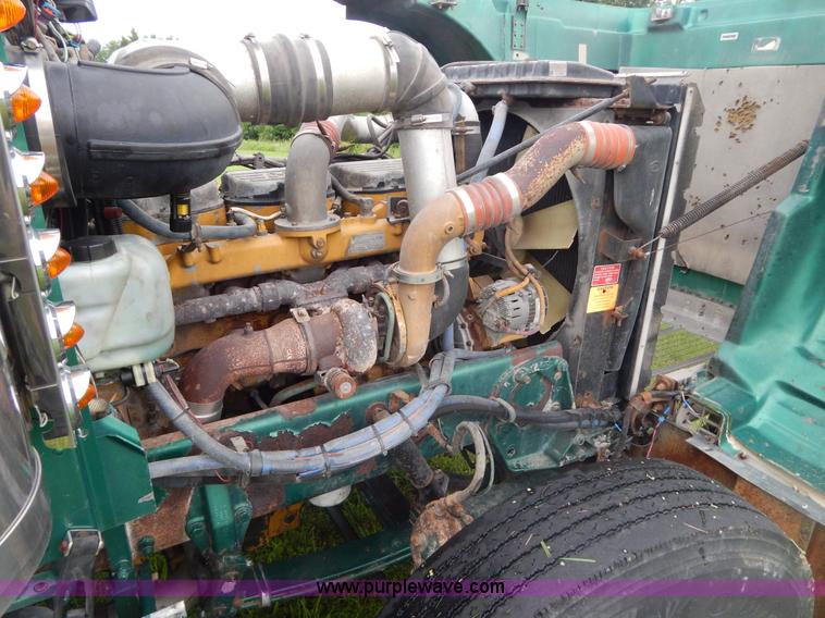 image for item I4690 1999 Peterbilt 378 semi truck