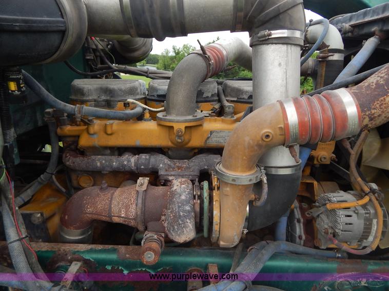 image for item I4690 1999 Peterbilt 378 semi truck