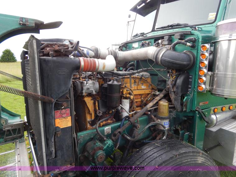 image for item I4690 1999 Peterbilt 378 semi truck