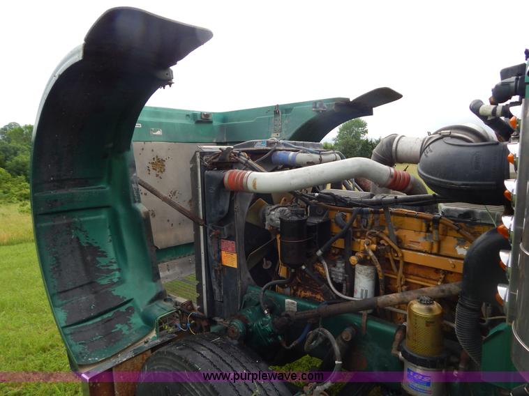 image for item I4690 1999 Peterbilt 378 semi truck