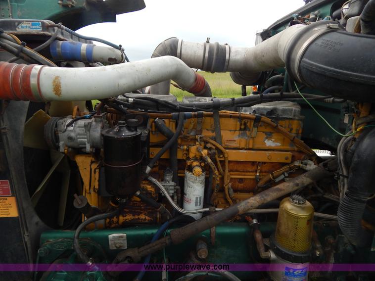 image for item I4690 1999 Peterbilt 378 semi truck