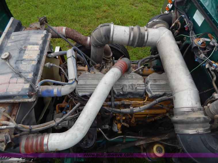 image for item I4690 1999 Peterbilt 378 semi truck