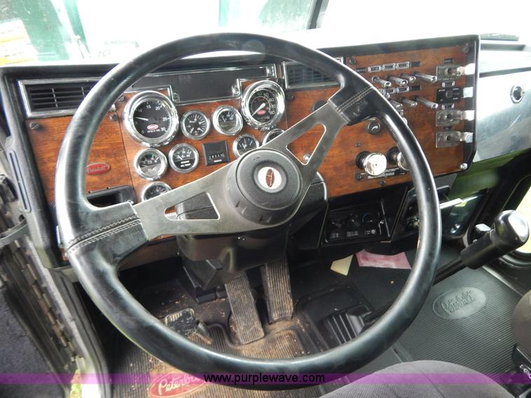 image for item I4690 1999 Peterbilt 378 semi truck